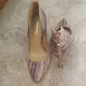 BCBG tan and black pump